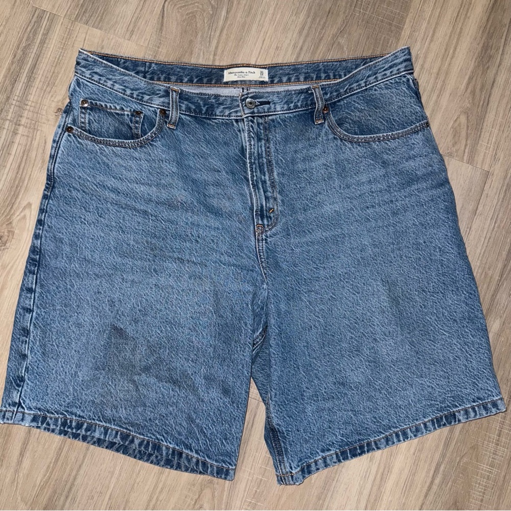 Abercrombie & Fitch loose mid rise 10” short